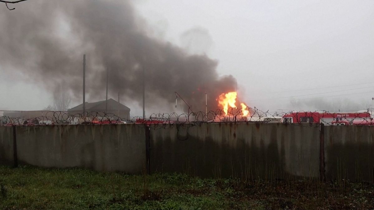 V Rusku poblíž hranic s Ukrajinou hoří velká nádrž s ropnými produkty